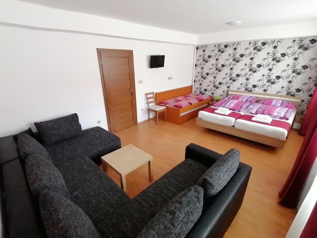 Ubytovani Na Spaciru Mikulov Buitenkant foto